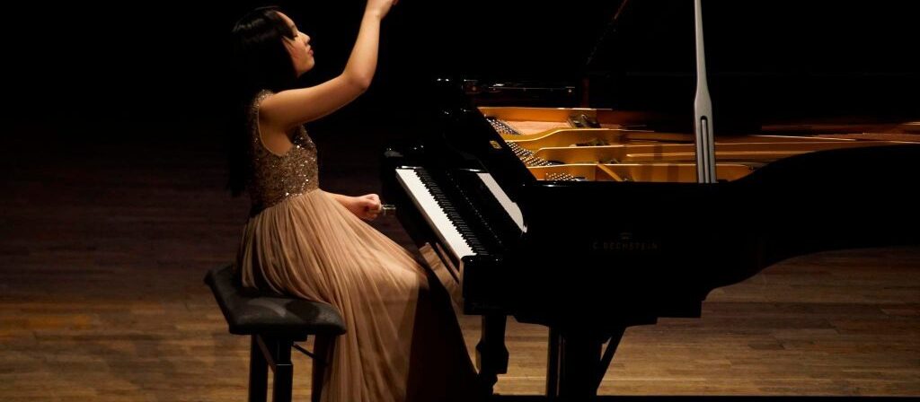 Monica-zhang-al-pianoforte-al-salotto-musicale-1024x683